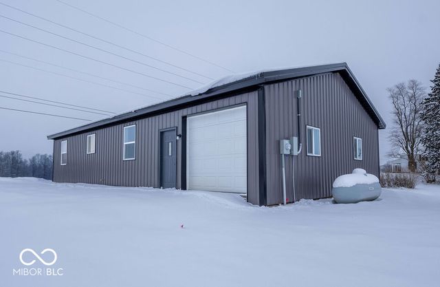 9095 E State Road 38, New Castle, IN 47362