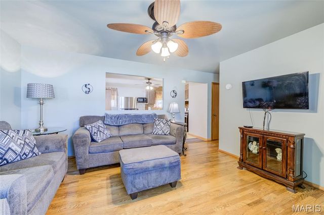 2843 Glenway Drive, Maryland Heights, MO 63043