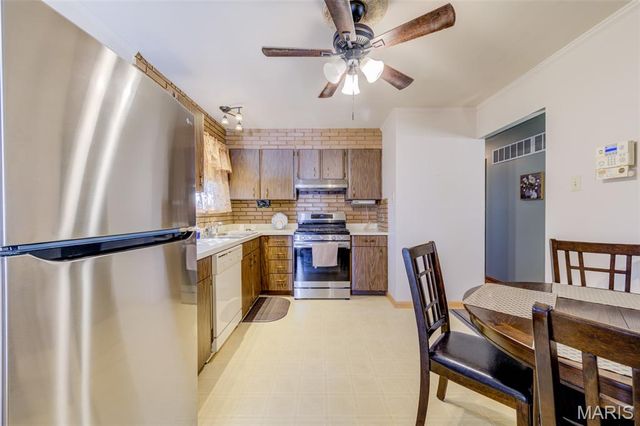 2843 Glenway Drive, Maryland Heights, MO 63043