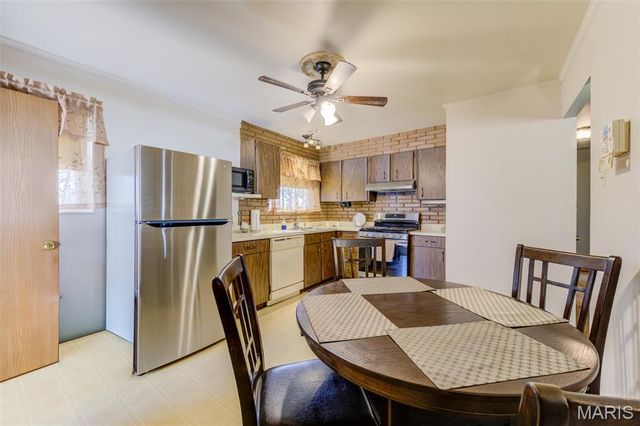 2843 Glenway Drive, Maryland Heights, MO 63043