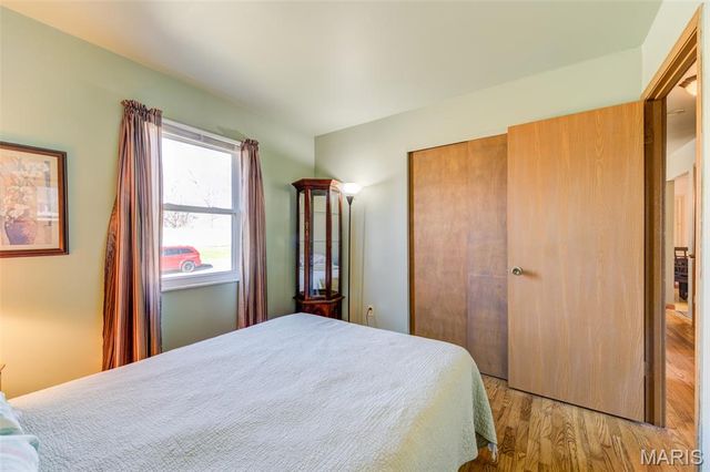 2843 Glenway Drive, Maryland Heights, MO 63043