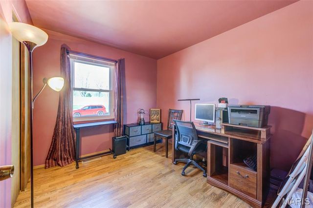 2843 Glenway Drive, Maryland Heights, MO 63043