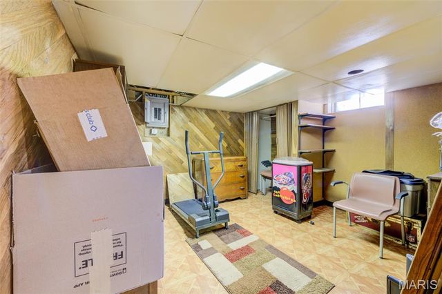 2843 Glenway Drive, Maryland Heights, MO 63043