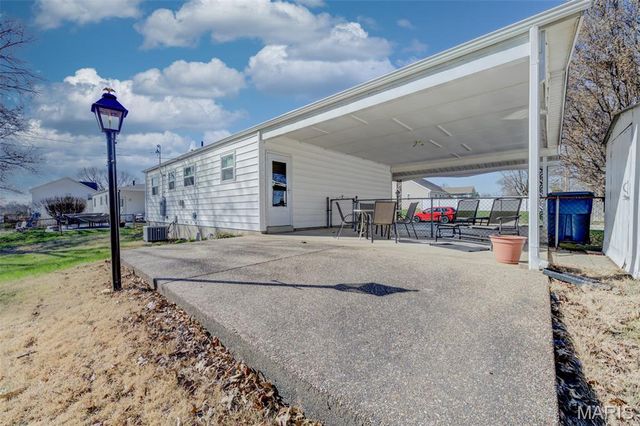 2843 Glenway Drive, Maryland Heights, MO 63043