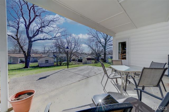 2843 Glenway Drive, Maryland Heights, MO 63043