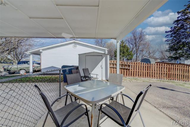 2843 Glenway Drive, Maryland Heights, MO 63043