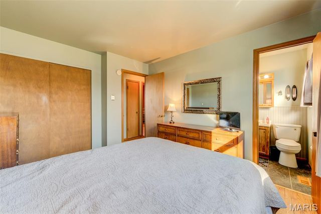 2843 Glenway Drive, Maryland Heights, MO 63043