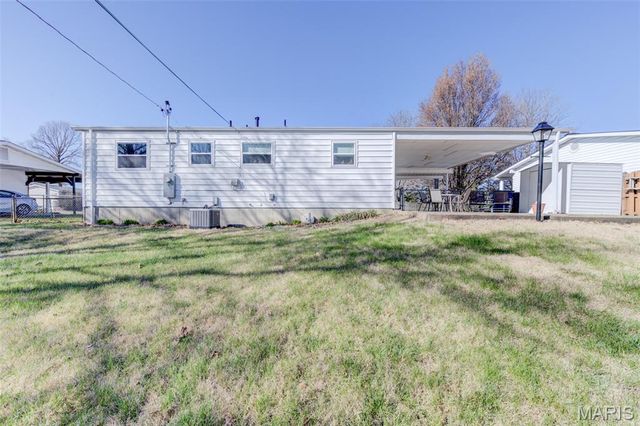 2843 Glenway Drive, Maryland Heights, MO 63043