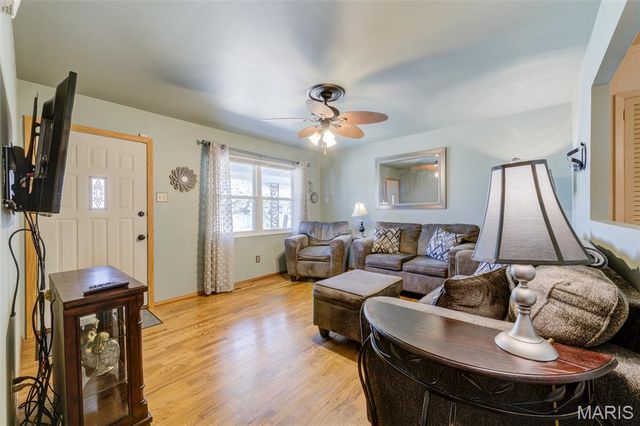 2843 Glenway Drive, Maryland Heights, MO 63043