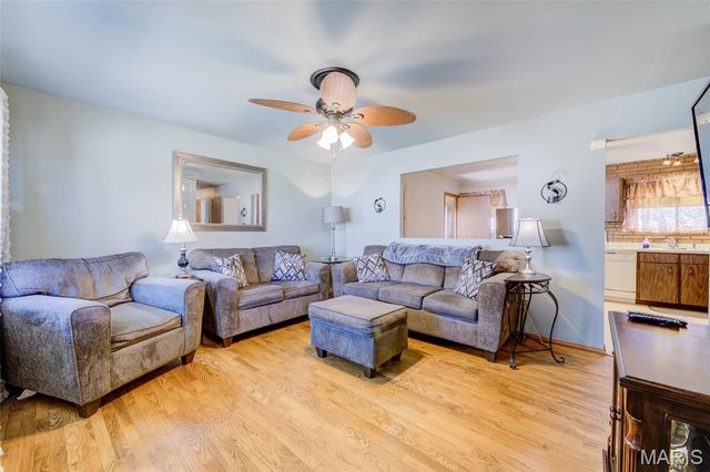 2843 Glenway Drive, Maryland Heights, MO 63043