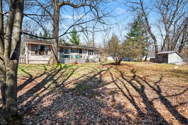 1592 Oakwood Drive, Gladwin, MI 48624