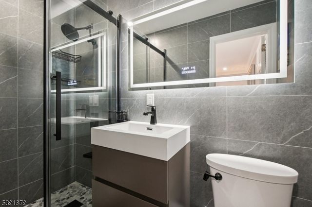 223 Chaucer Dr, Berkeley Heights Twp., NJ 07922