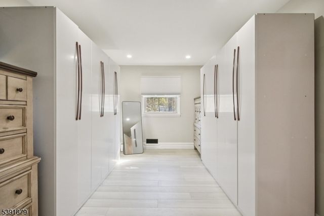 223 Chaucer Dr, Berkeley Heights Twp., NJ 07922