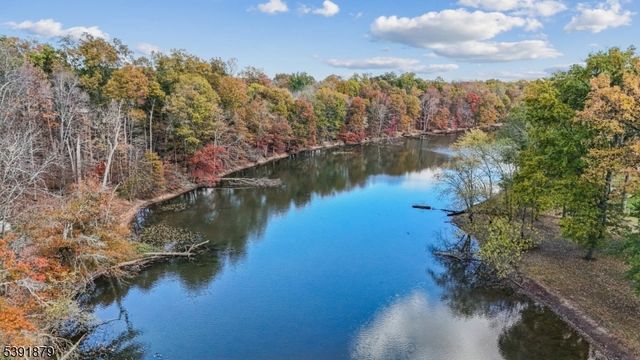 223 Chaucer Dr, Berkeley Heights Twp., NJ 07922