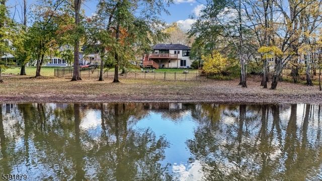 223 Chaucer Dr, Berkeley Heights Twp., NJ 07922