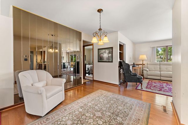 236 Grace Court, Crown Point, IN 46307