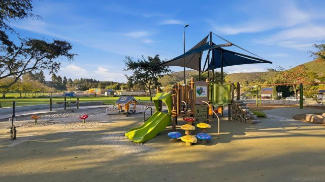 15464 Nawa Ct, San Diego, CA 92129