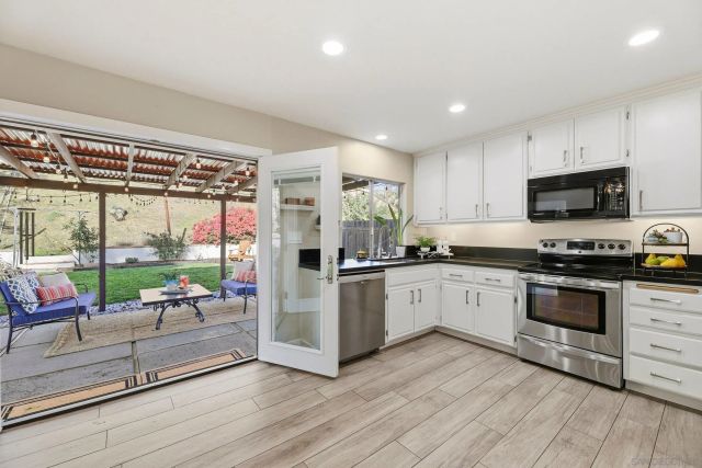 15464 Nawa Ct, San Diego, CA 92129