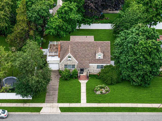 453 Dartmouth Street, Westbury, NY 11590
