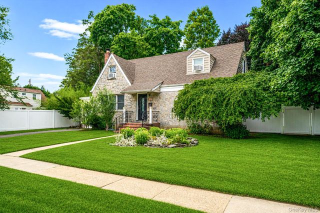453 Dartmouth Street, Westbury, NY 11590