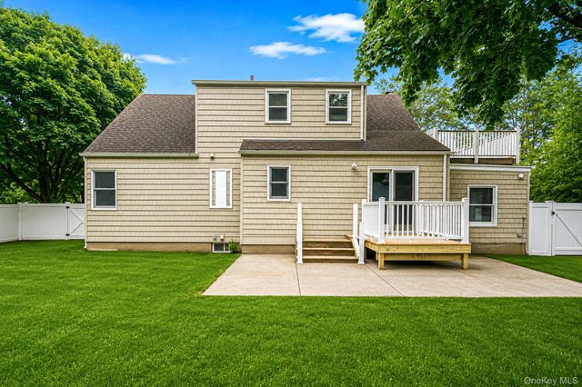 453 Dartmouth Street, Westbury, NY 11590