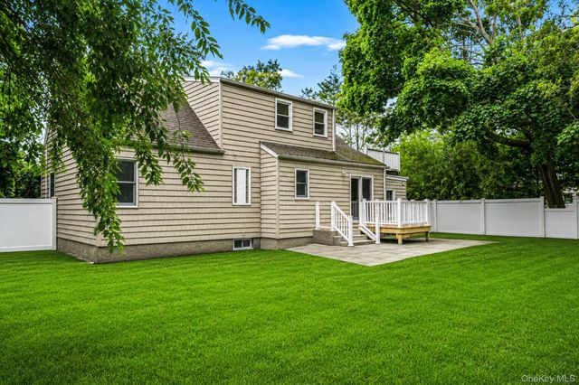 453 Dartmouth Street, Westbury, NY 11590