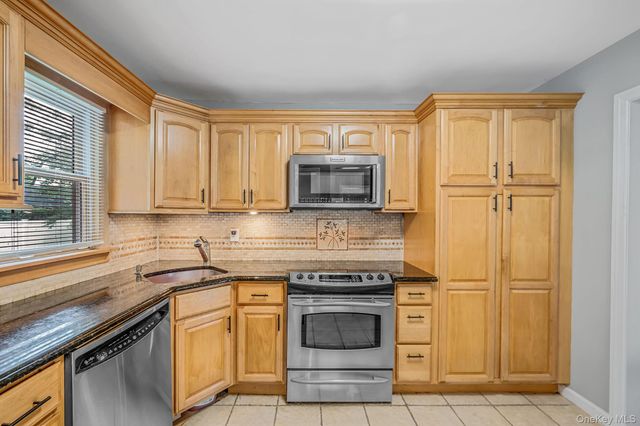 453 Dartmouth Street, Westbury, NY 11590