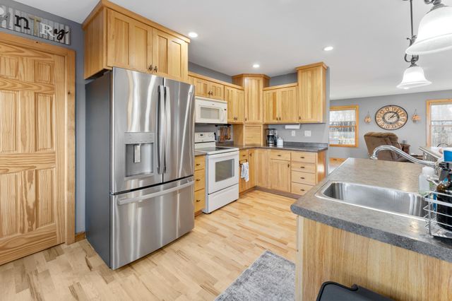 2828 W River Road, Mora, MN 55051