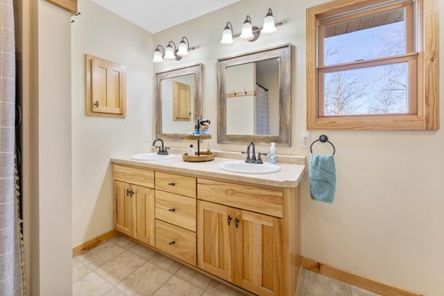 2828 W River Road, Mora, MN 55051