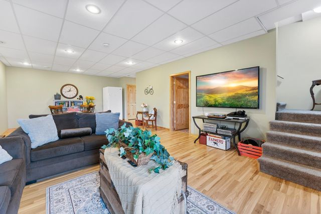 2828 W River Road, Mora, MN 55051