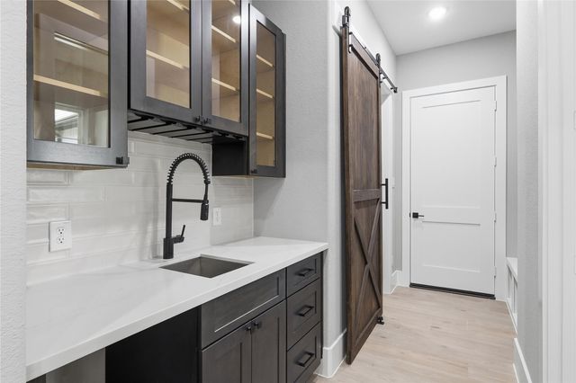 207 Creekside, Magnolia, TX 77354