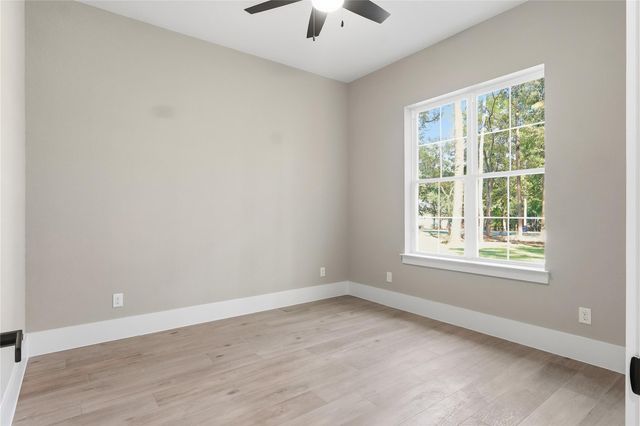 207 Creekside, Magnolia, TX 77354