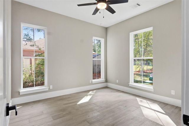 207 Creekside, Magnolia, TX 77354