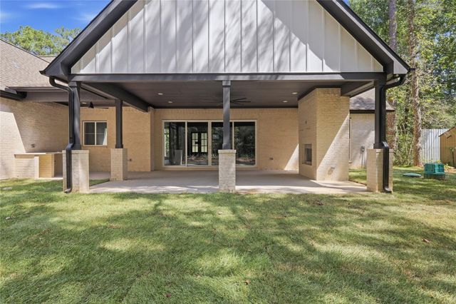 207 Creekside, Magnolia, TX 77354