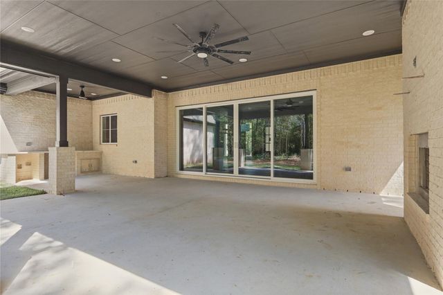 207 Creekside, Magnolia, TX 77354