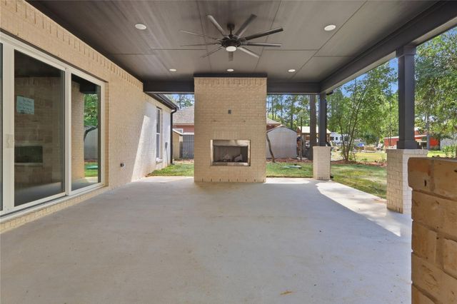 207 Creekside, Magnolia, TX 77354