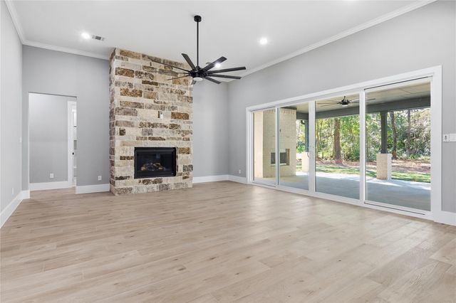 207 Creekside, Magnolia, TX 77354