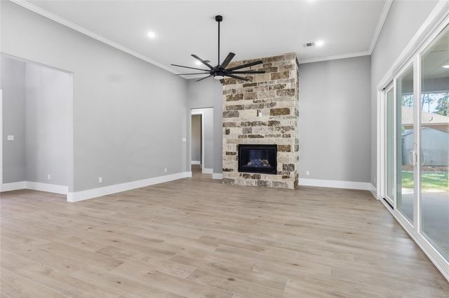 207 Creekside, Magnolia, TX 77354