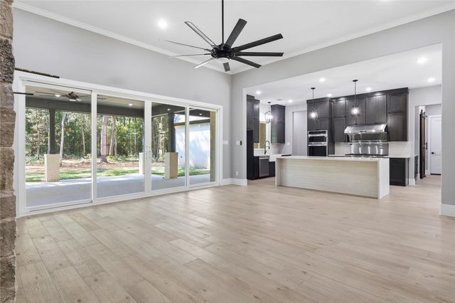 207 Creekside, Magnolia, TX 77354