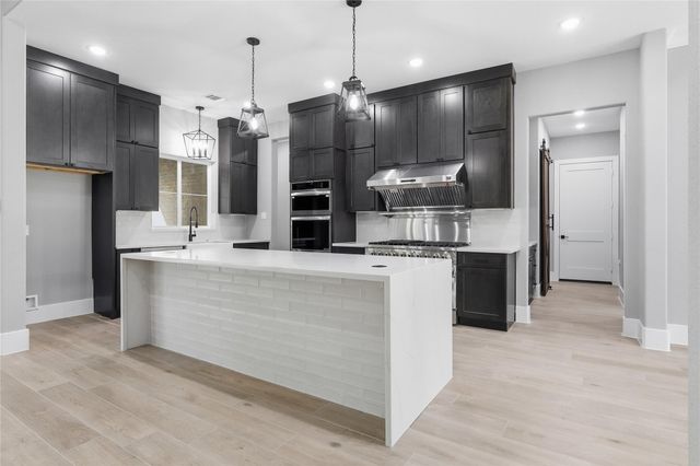 207 Creekside, Magnolia, TX 77354