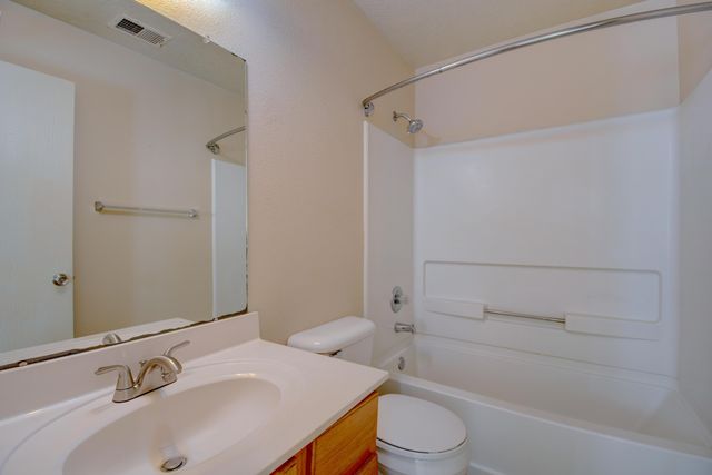 1705 Violetas Road NW, Albuquerque, NM 87104