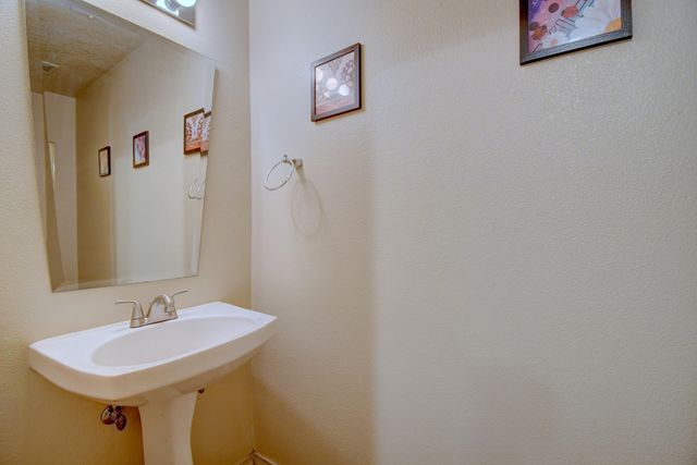 1705 Violetas Road NW, Albuquerque, NM 87104