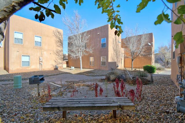 1705 Violetas Road NW, Albuquerque, NM 87104