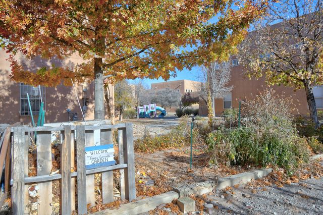 1705 Violetas Road NW, Albuquerque, NM 87104