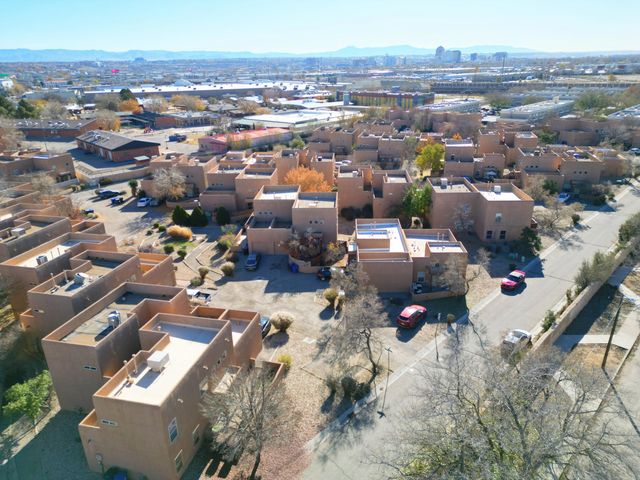 1705 Violetas Road NW, Albuquerque, NM 87104