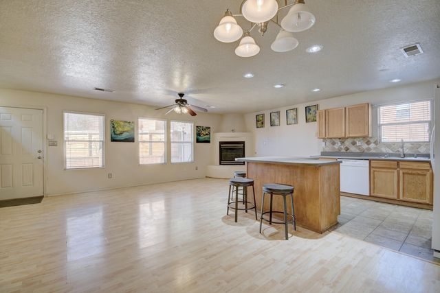 1705 Violetas Road NW, Albuquerque, NM 87104