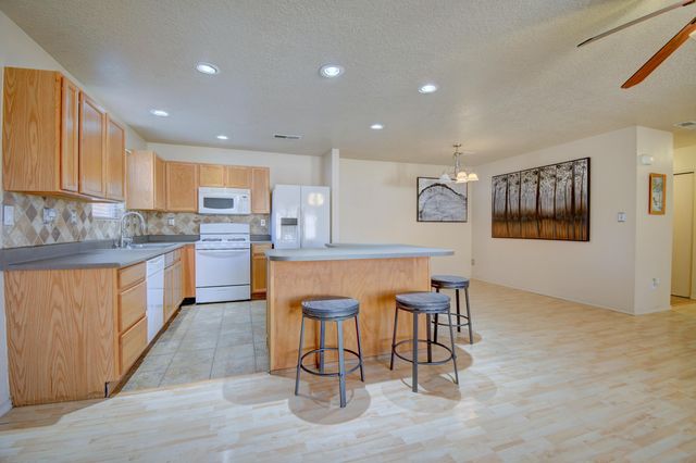 1705 Violetas Road NW, Albuquerque, NM 87104