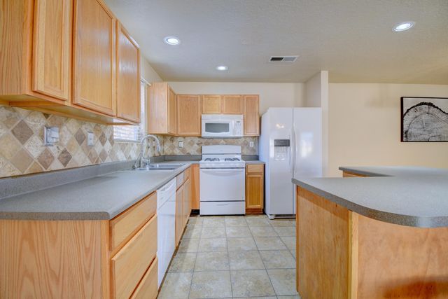 1705 Violetas Road NW, Albuquerque, NM 87104