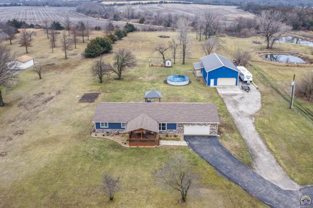 835 NE 62nd St, Topeka, KS 66617