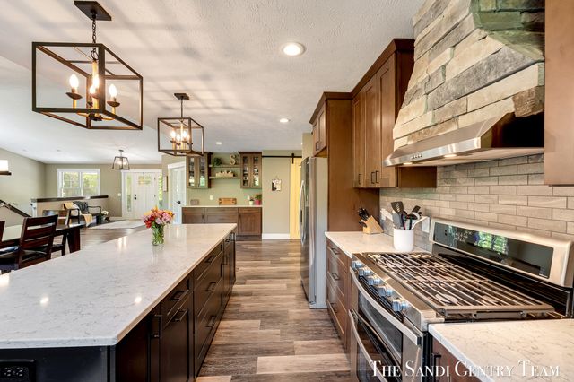 12400 Lincoln Farms Drive, Grand Haven, MI 49417